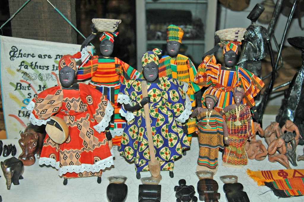 Made in Ghana - handy craft, traditional arts (c) Remo Kurka, Accra, Ghana